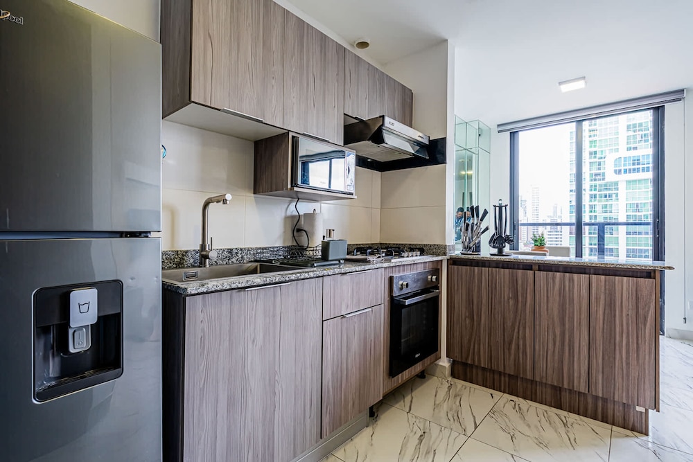 w Sophisticated 1BR w High-rise View in Calle 50