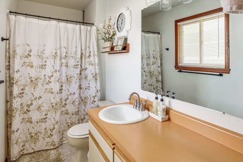 Spacious Rock Springs Stay Near Shops & Dining!