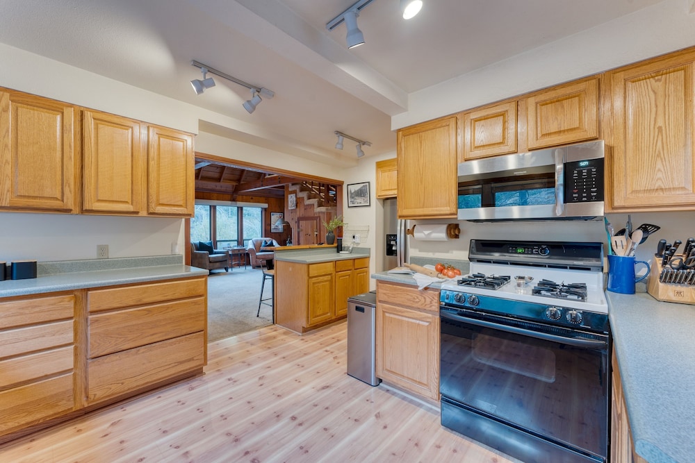 Riversong Lodge by Avantstay Sauna Hot Tub On The Truckee River