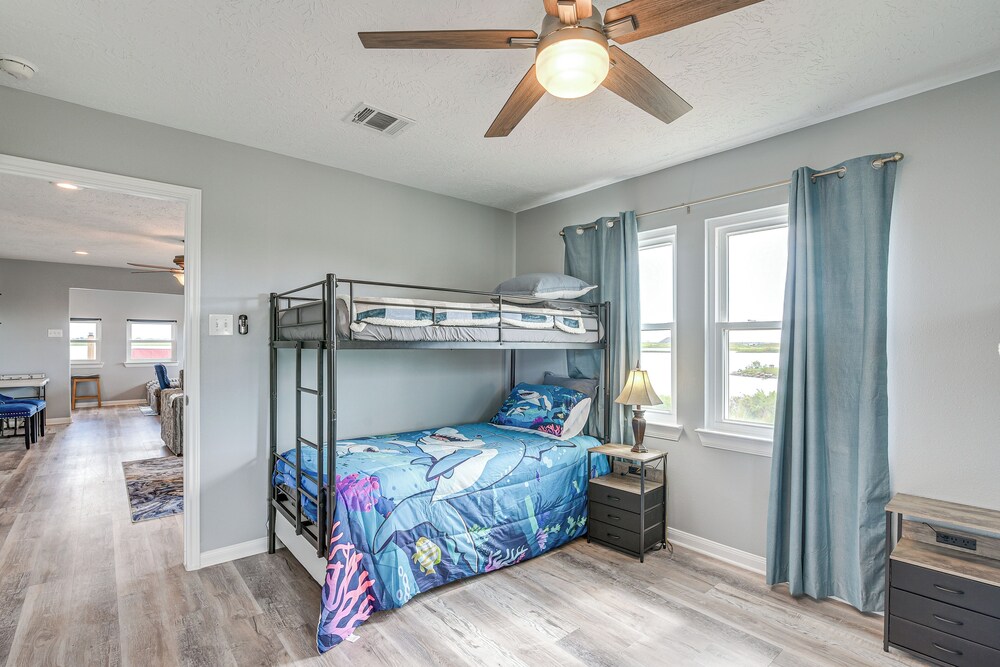 Private Home on Lagoon w/ Views in Hitchcock!