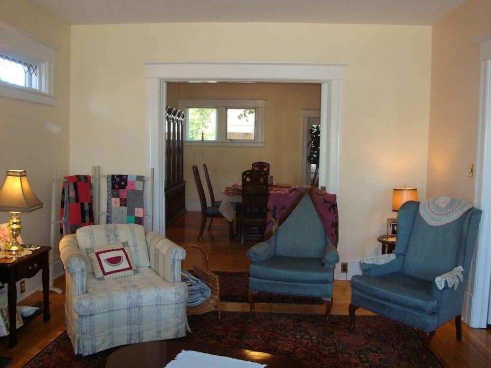 Downtown Bed And Breakfast