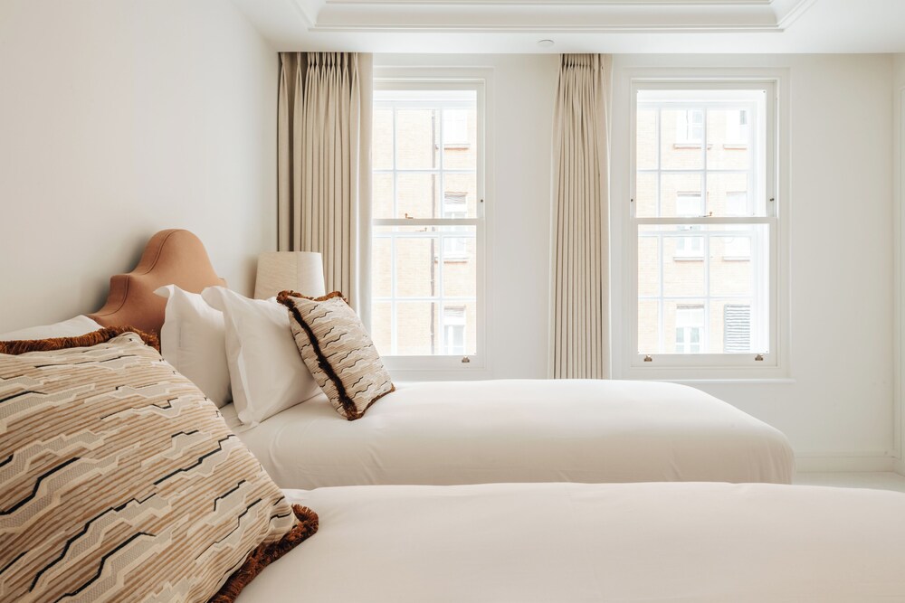 Claridge House by SLO