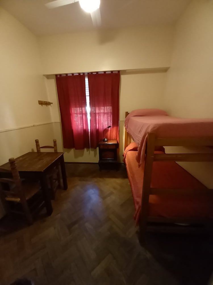 Alamo Hostel & Suites