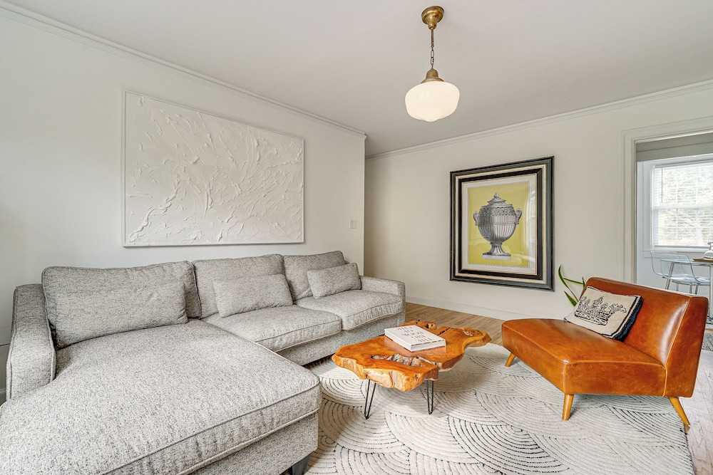 8 Mi to Beach: Cozy Condo Getaway in Wilmington!
