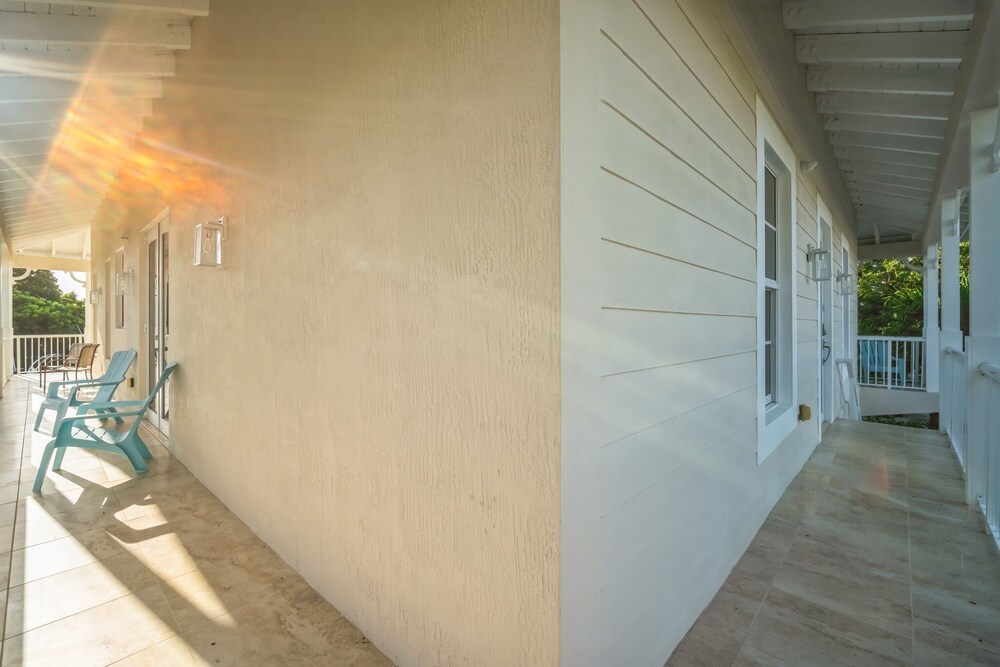 Mojito Breeze Getaway 4 Bedroom Home by Redawning view 5