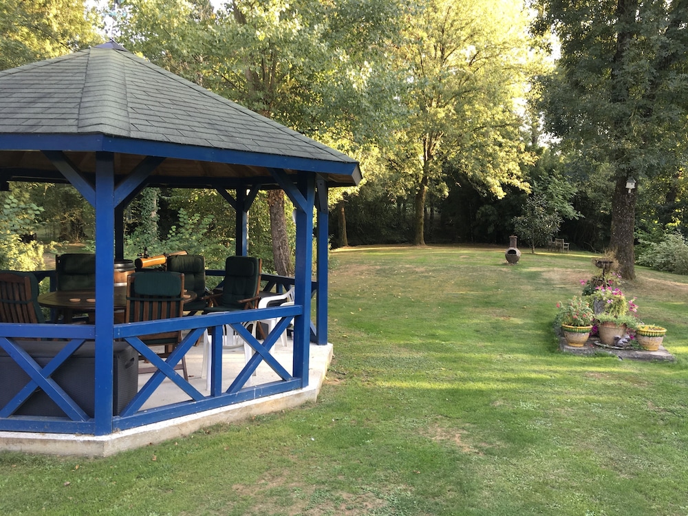 Moulin du Fontcourt Riverside Apartment