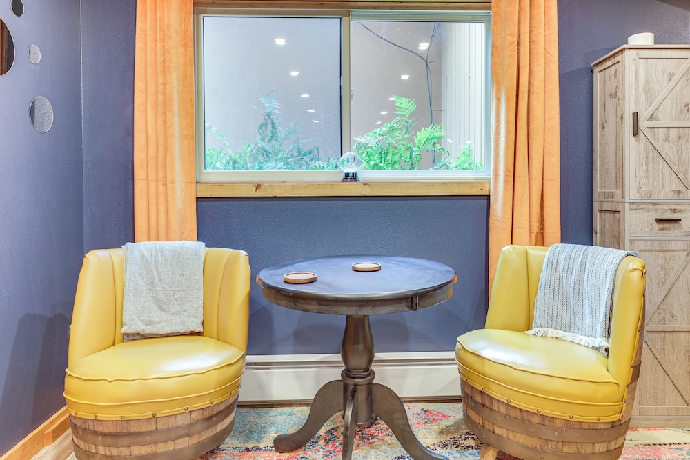 Ski-in/ski-out Condo in Upson - Walk to Lake