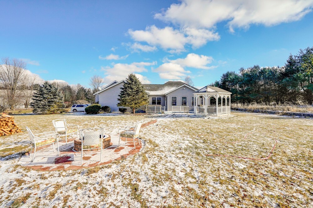 Elegant Pataskala Home w/ Hot Tub & Fire Pit! view 5