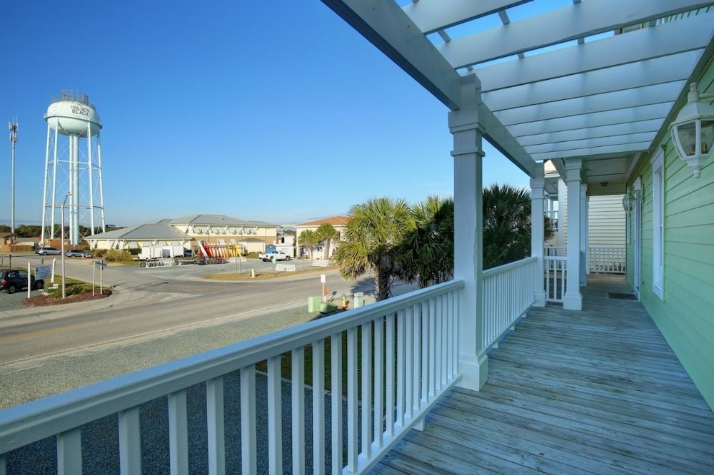 Sweet Dreams Private 4 Bedroom Home by RedAwning