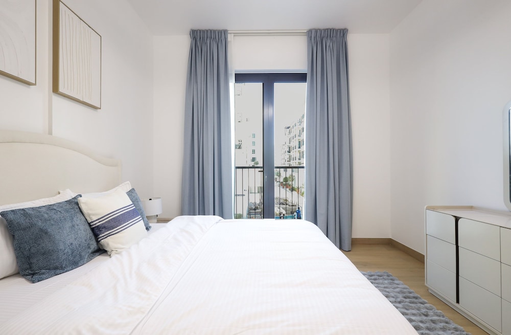 Elite LUX Holiday Homes - 1bhk Beachside Retreat at Port De La Mer Dubai