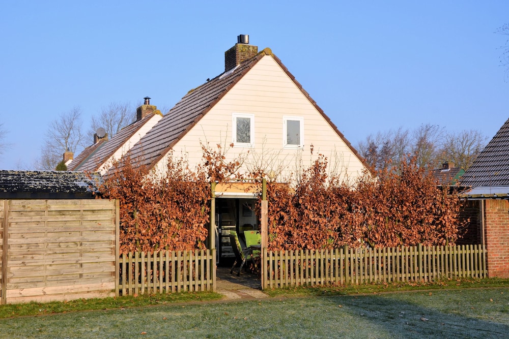 Cozy Holiday Home in Noordwijkerhout near Lake view 3