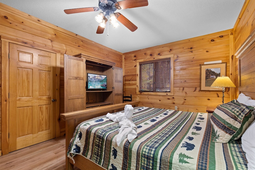 Bear Crossing Cabin by Jackson Mountain Rentals view 3