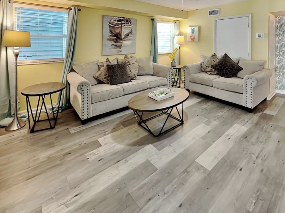 Pleasure Pier Retreat Manor by Ryson Vacation Rentals