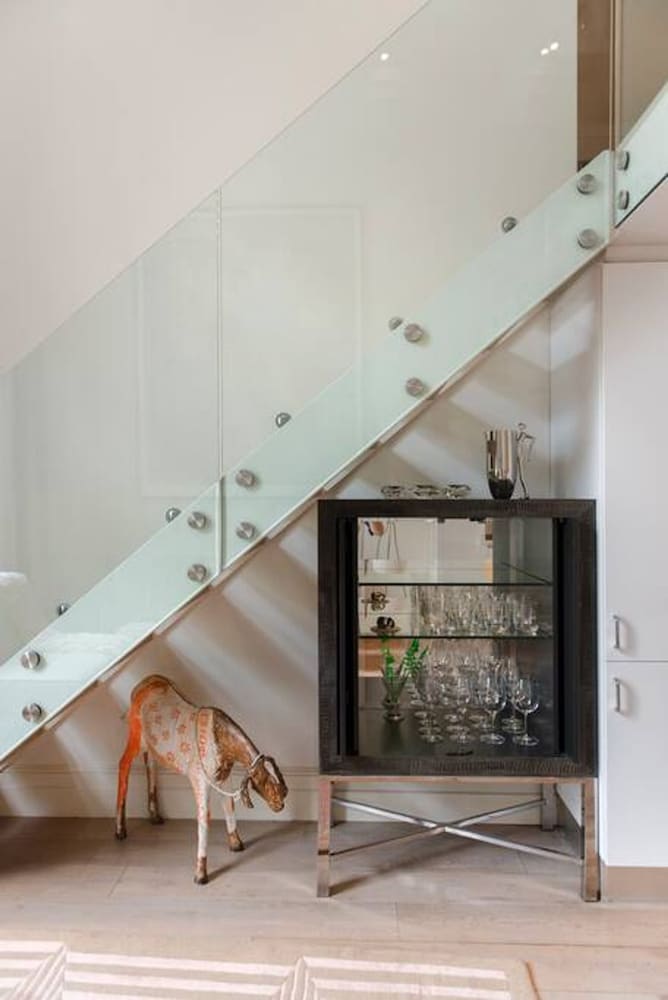 The Artists Hideaway-2 bed Mezzanine in Paddington - by Out of Office Lifestyle
