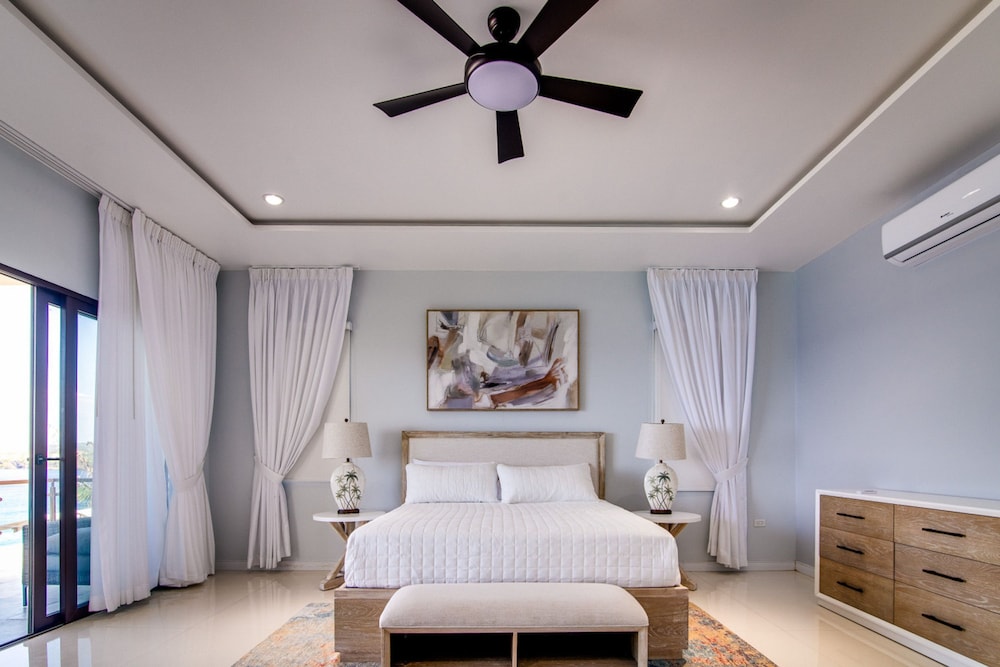 Luxury Oceanfront Villa Fully Staffed Pool Jacuzzi Movie Theatre