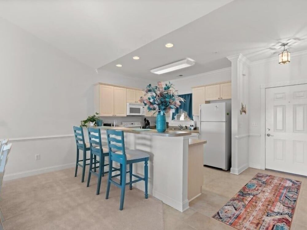 Magnolia Pointe Luster Leaf 4861-403 2 Bedroom Condo