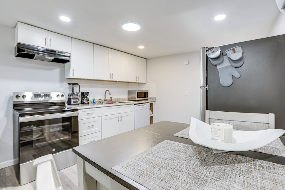 Prime I-10/610 Access! Houston Home Base