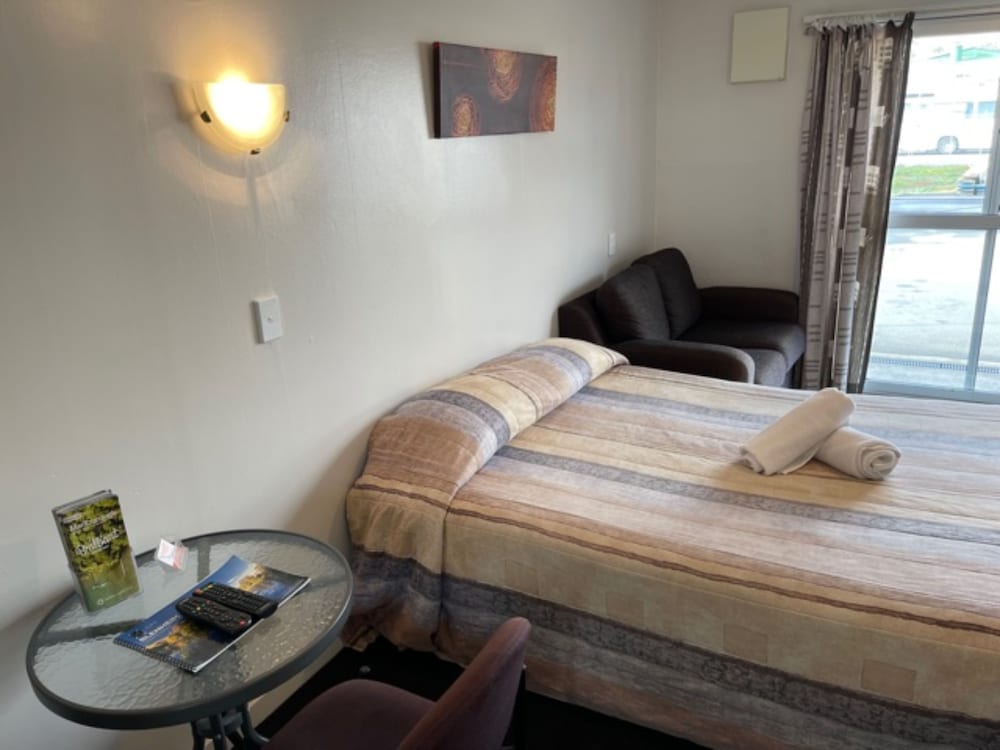 Raymar Motor Inn