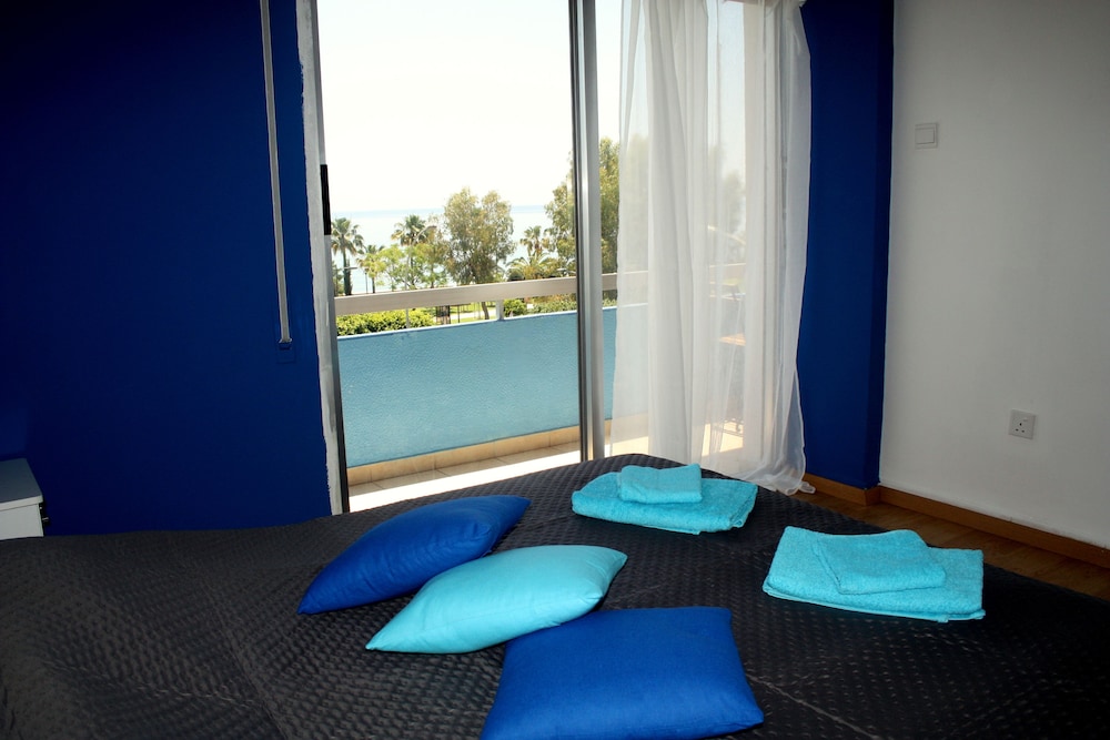 Blue Home view 3