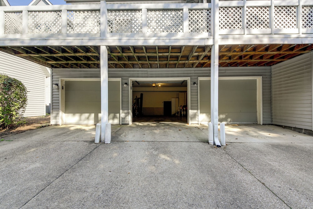 3 Mi to IU: Dog-friendly Condo w/ Pool Access!