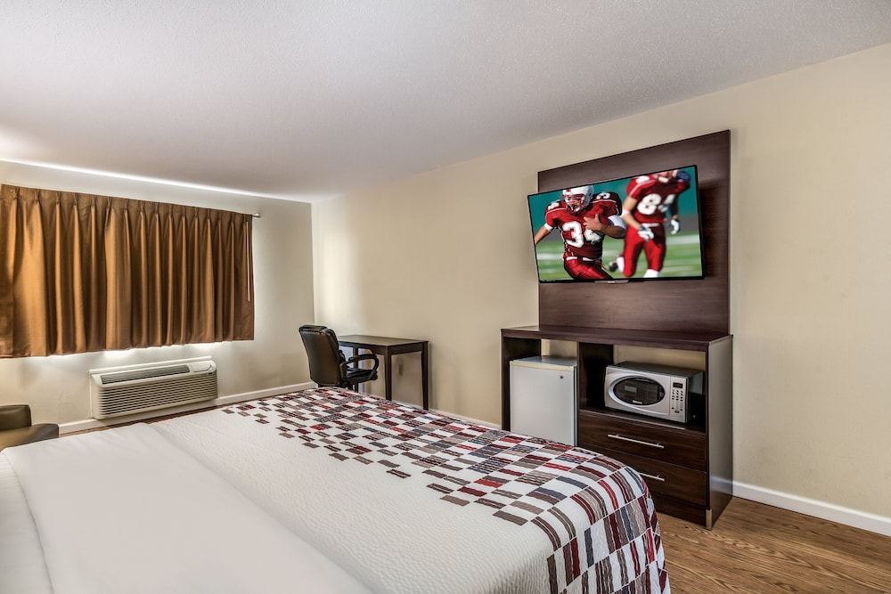 Red Roof Inn  Suites Wapakoneta - Property Image 21
