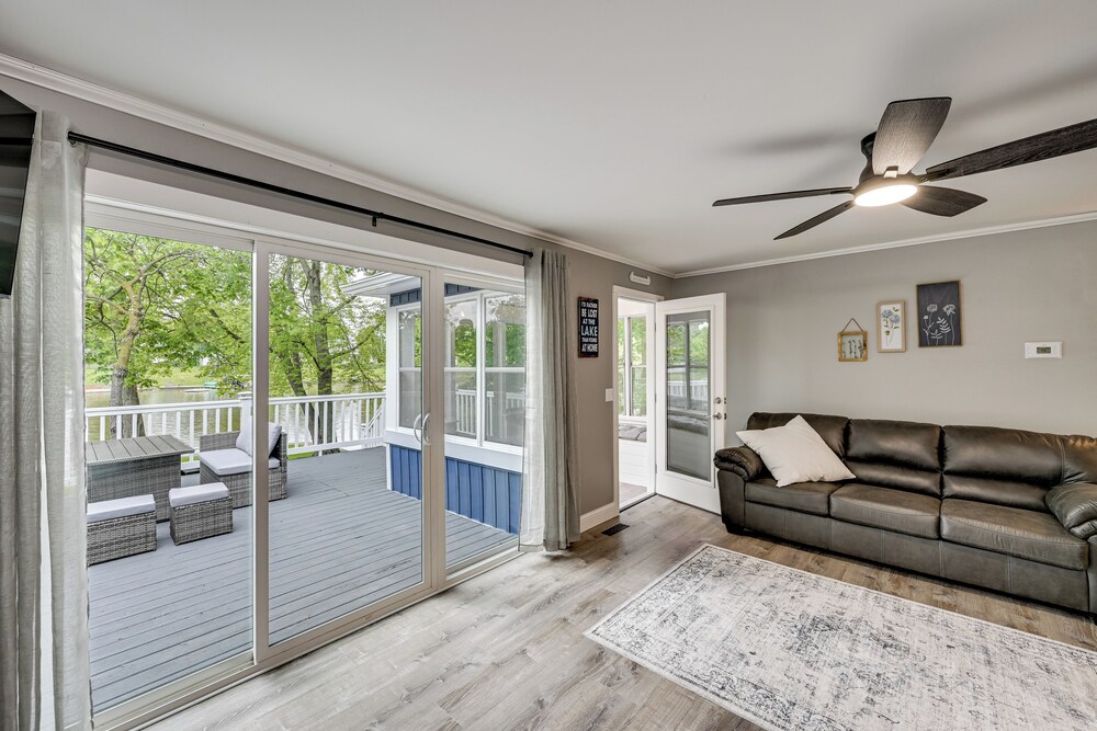 Lakefront Getaway w/ Private Dock in Colon!