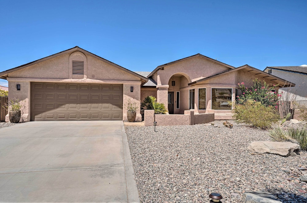 4 Mi to Lake Havasu: Home w/ Private Pool & Bbq!