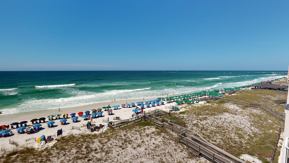 Inlet Reef 502 2 Bedroom Condo by RedAwning