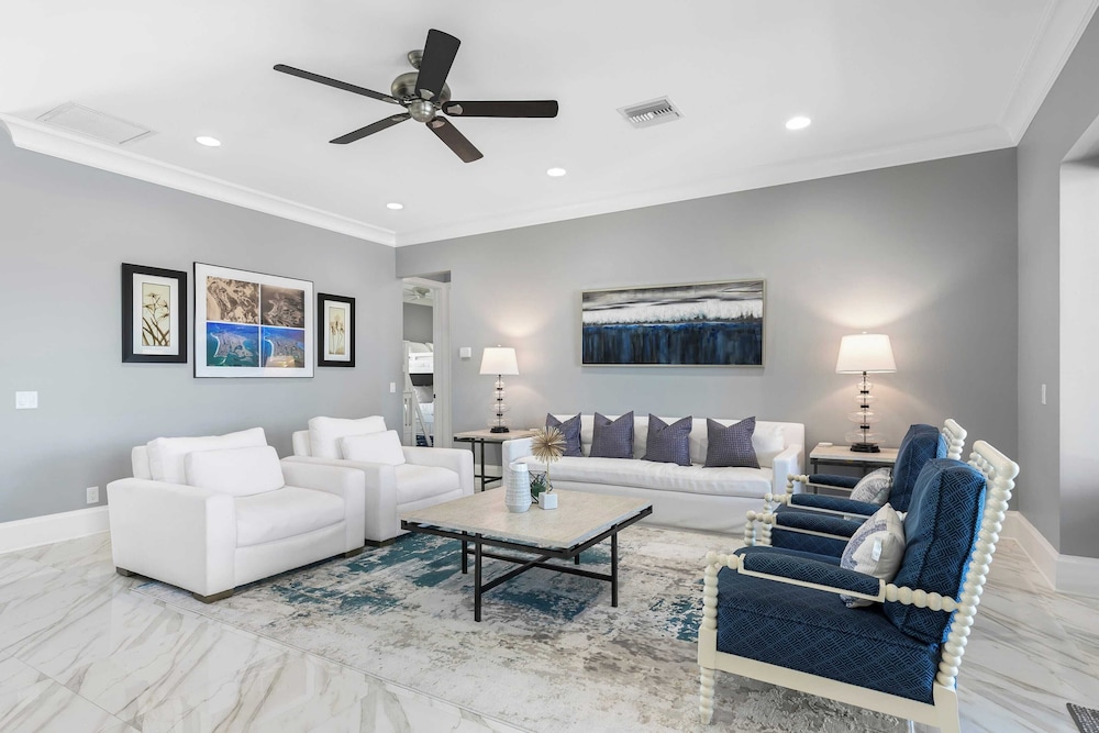 Marco Polo by Avantstay Waterfront 5bdr, Pool, Spa, Fire Pit, Walk to Beach