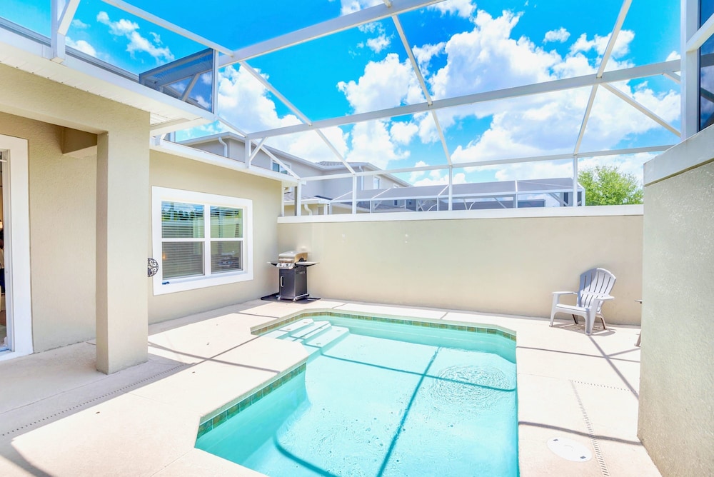 Upstay - Championsgate Home w Pool and Backyard view 5