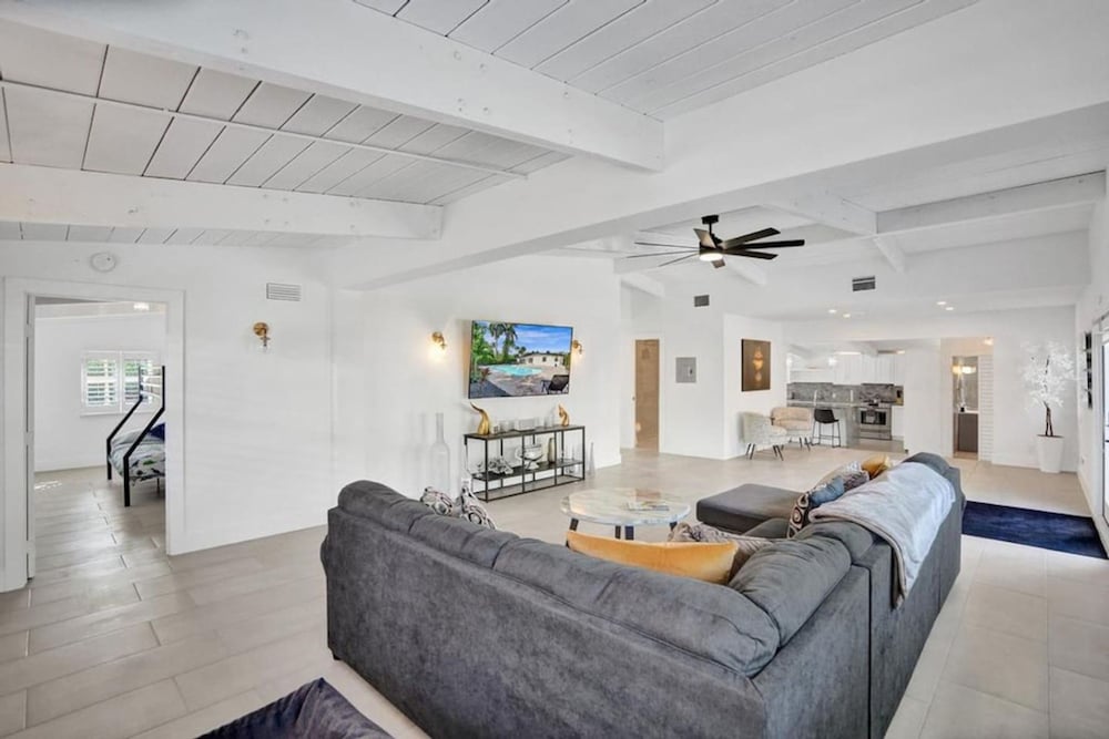 Pool House 3 Bedroom Home Victoria Park