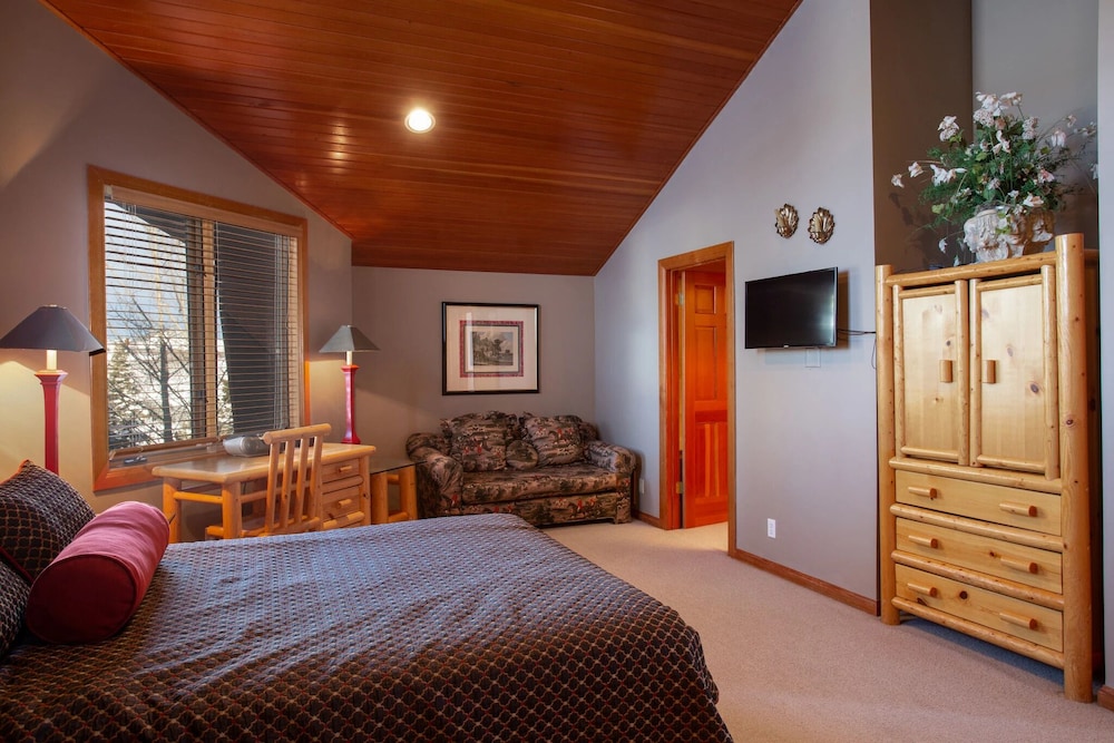 Ridge at Deer Valley Resort - Three Bedroom Condo with Hot Tub #16 3 Condo