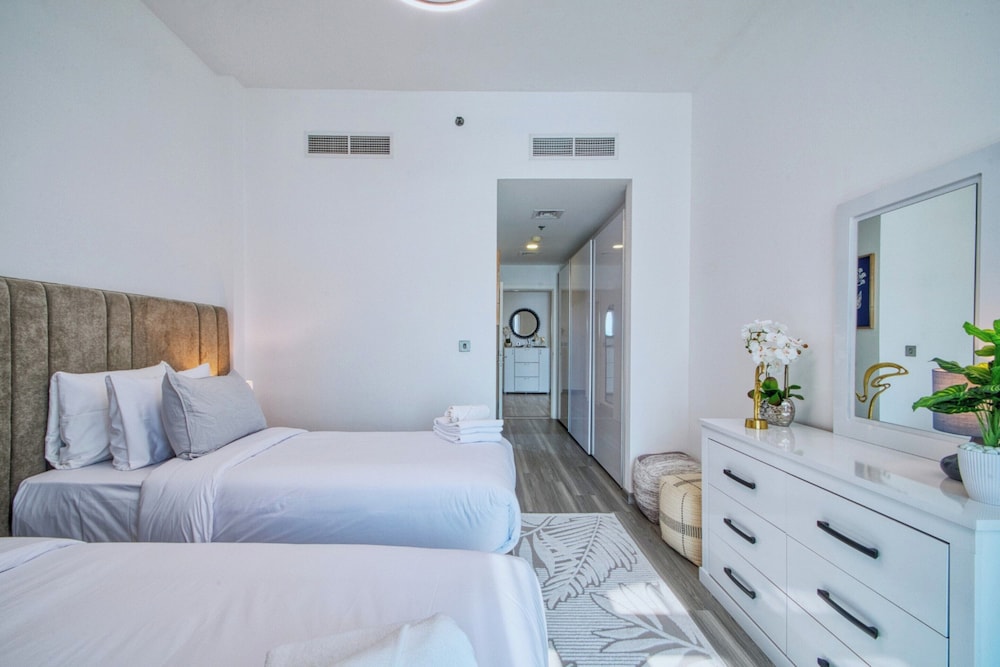 GLOBALSTAY. Azizi Royal Bay Apartments