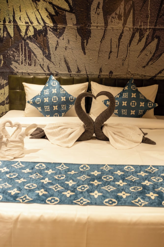 Click Hotel view 3