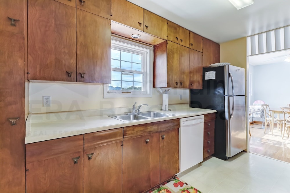 1408 S Fletcher Ave 4 Bedroom Home by RedAwning