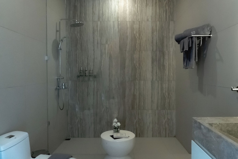AMO Residences