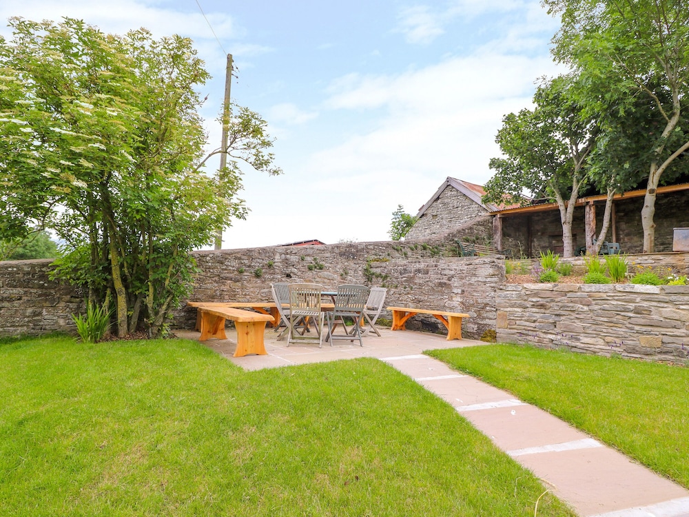 The Old Farmhouse, Upper Pitts view 2