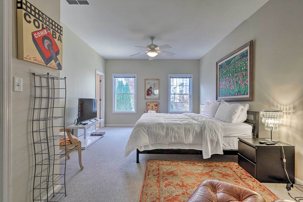 2 Mi to Ocean: Rehoboth Beach Townhome w/ Grill!