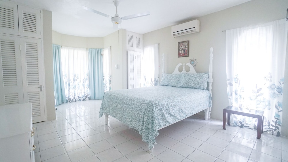 Mira Bay Apartments