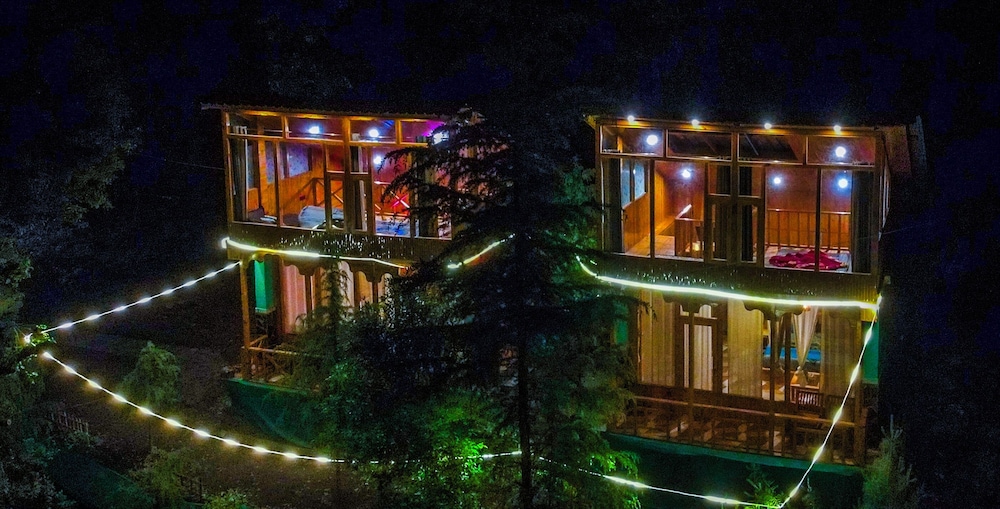 WOW Treehouse & Cottages