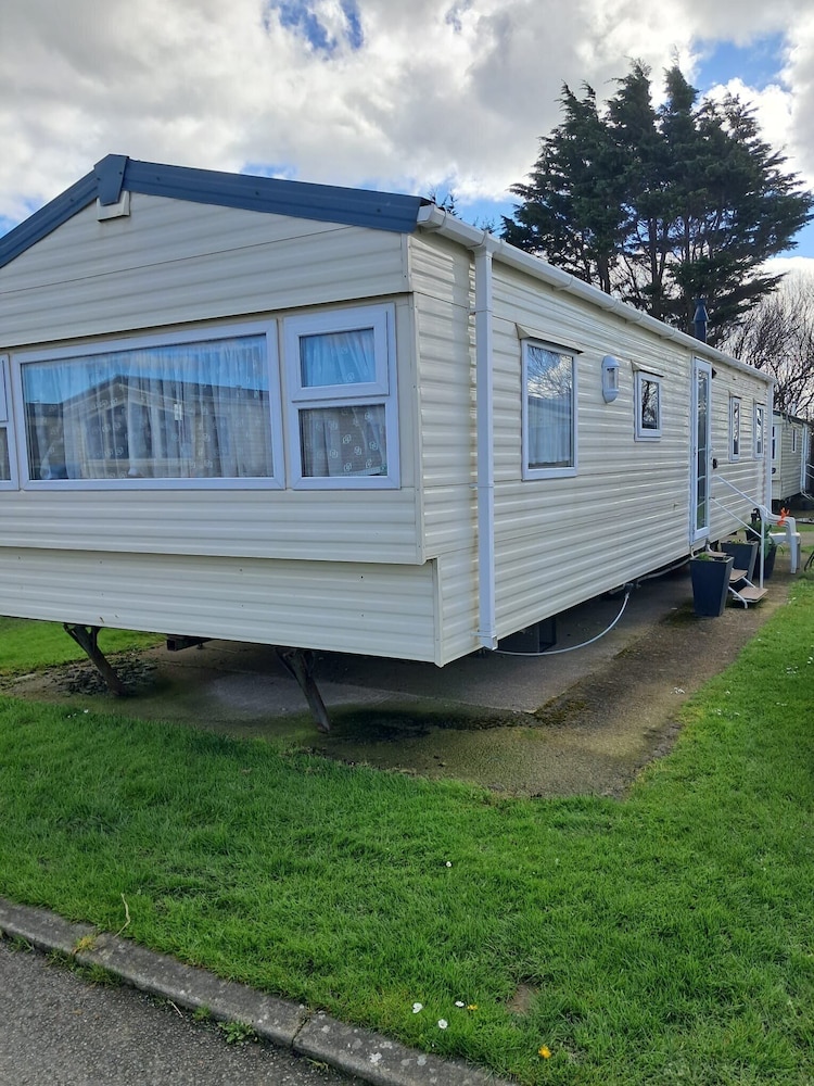 3 Bed Caravan - Sleeps 8 - Pets - Parking - Wifi