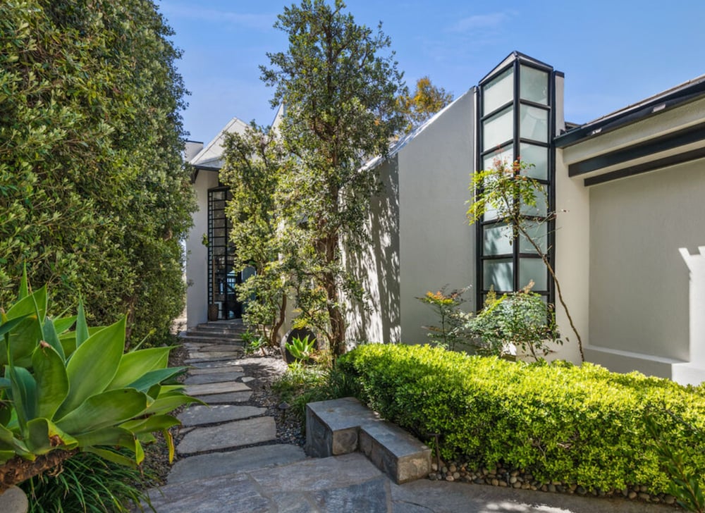 Villa BB2 in Malibu With 4 Bedrooms and 5 Bathrooms view 3