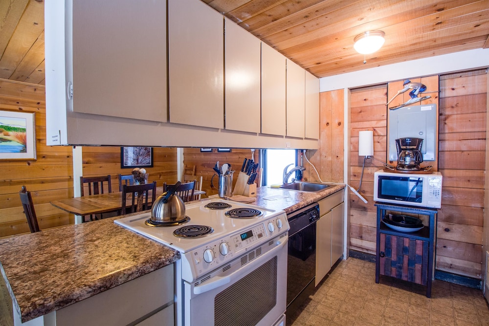 Cluster Cabin 12