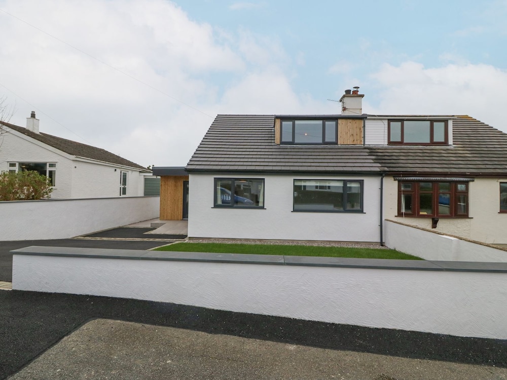 11 Capel Farm