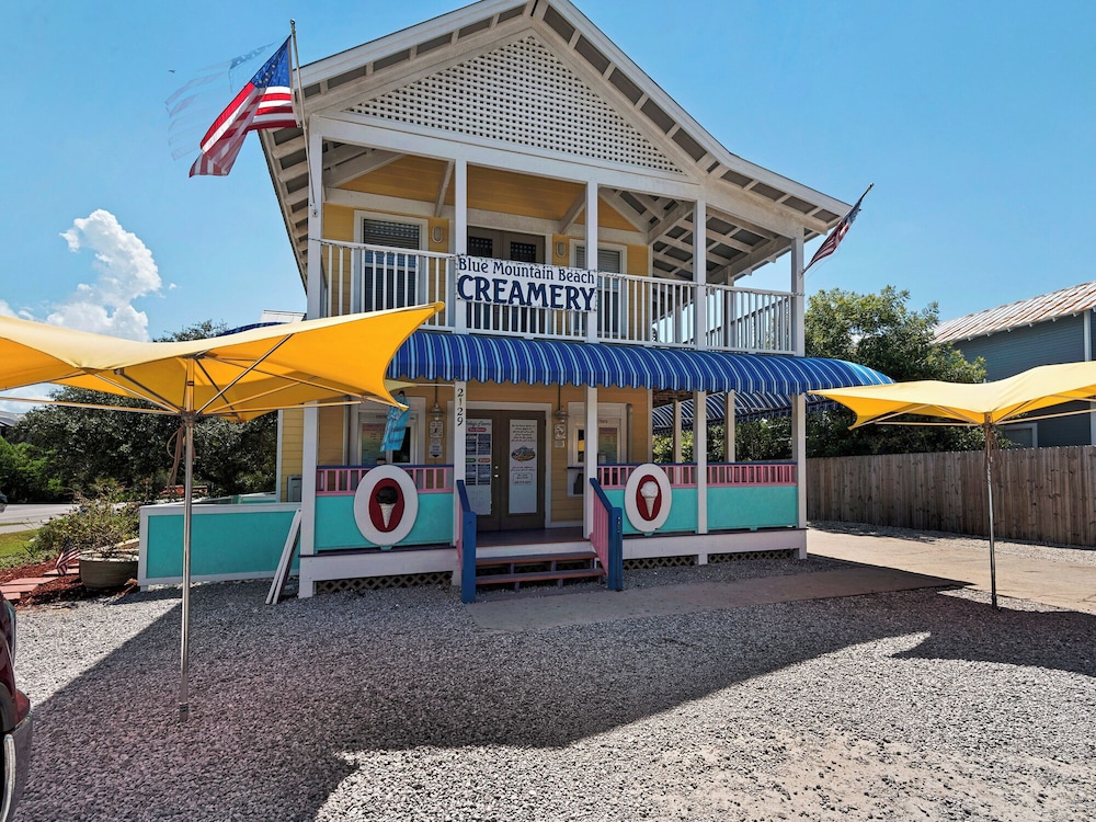 Your Ideal Beach Getaway With Private Pool, Game Room and Close to Beach!