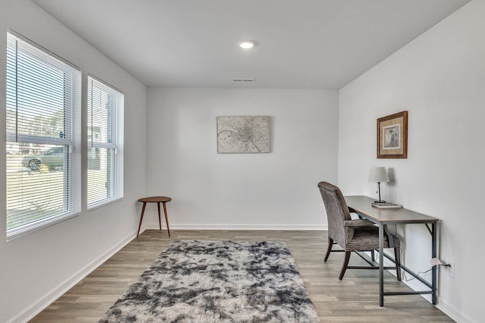 5br Pet Friendly Retreat With Garage Parking 5 Bedroom Home
