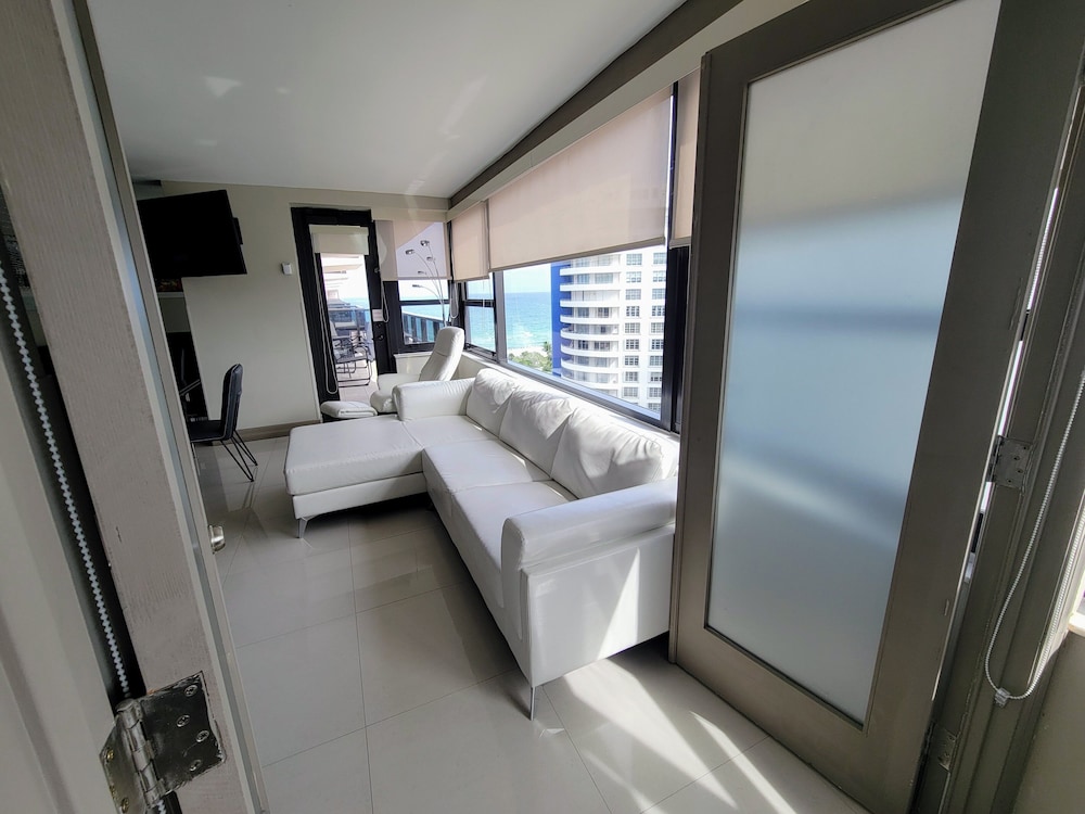 Alexander 1419/21 5 Bedroom Apts