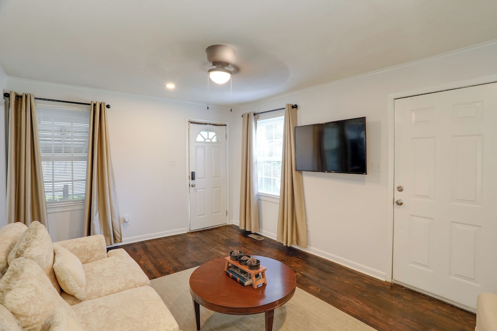 Updated North Greenwood Cottage < 1 Mi to Dtwn!