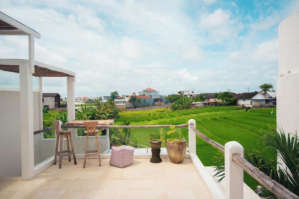 Senyum Villa