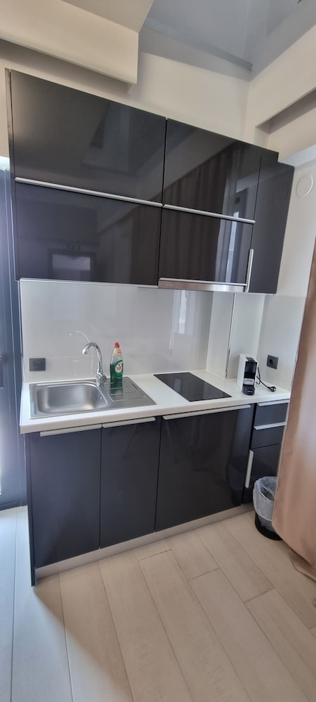 LUXSUITES